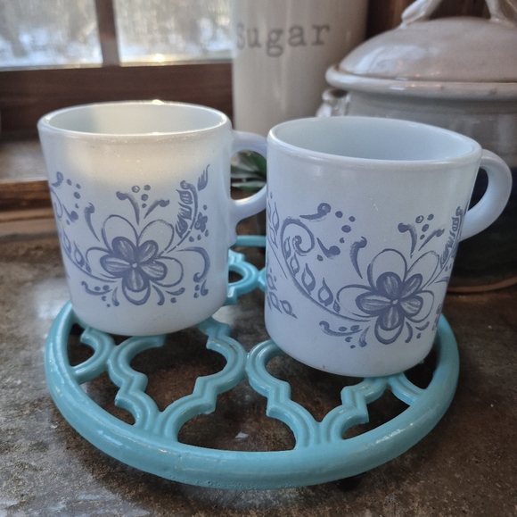 2 Vintage Pyrex Brittany Blue Flower 489 10 oz. Tea Cups Coffee Mugs 1967 USA - Picture 7 of 12